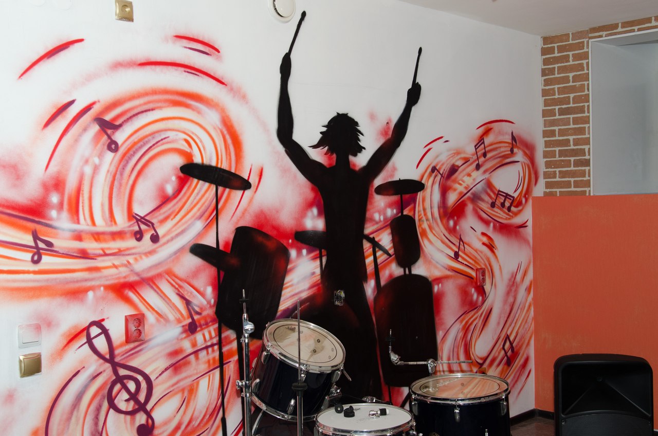 Установка, тарелки, оборудования для воспроизведения минусовок